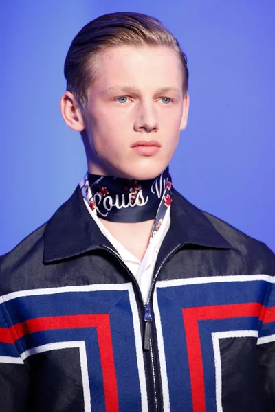 Look 27